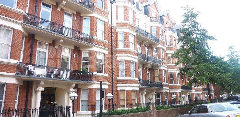 			MINUTES TO CANAL!, 3 Bedroom, 1 bath, 1 reception Flat			 Wymering Road, MAIDA VALE